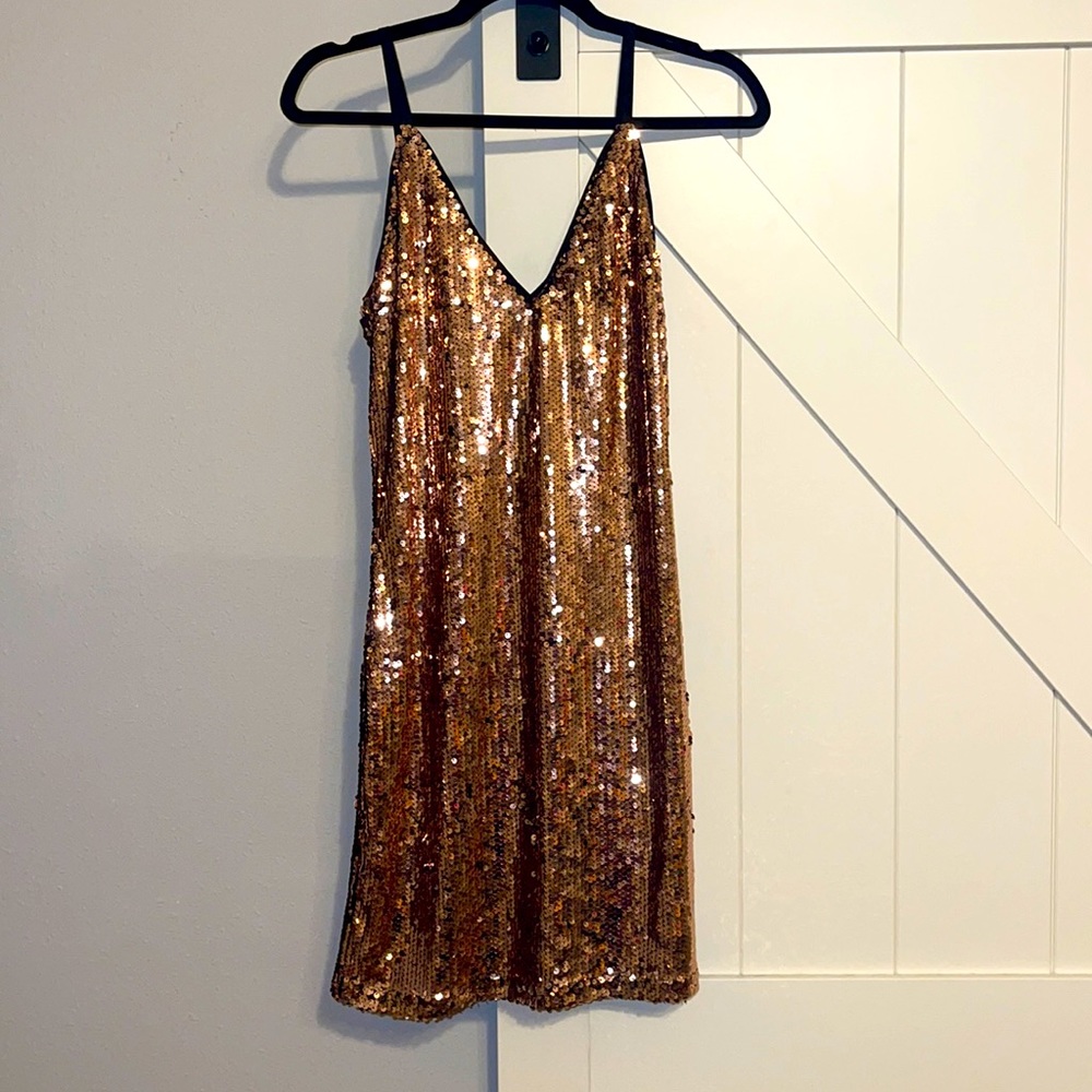 GOLD SEQUIN PARTY DRESS! FROM BOUTIQUE SIZE MEDIUM!